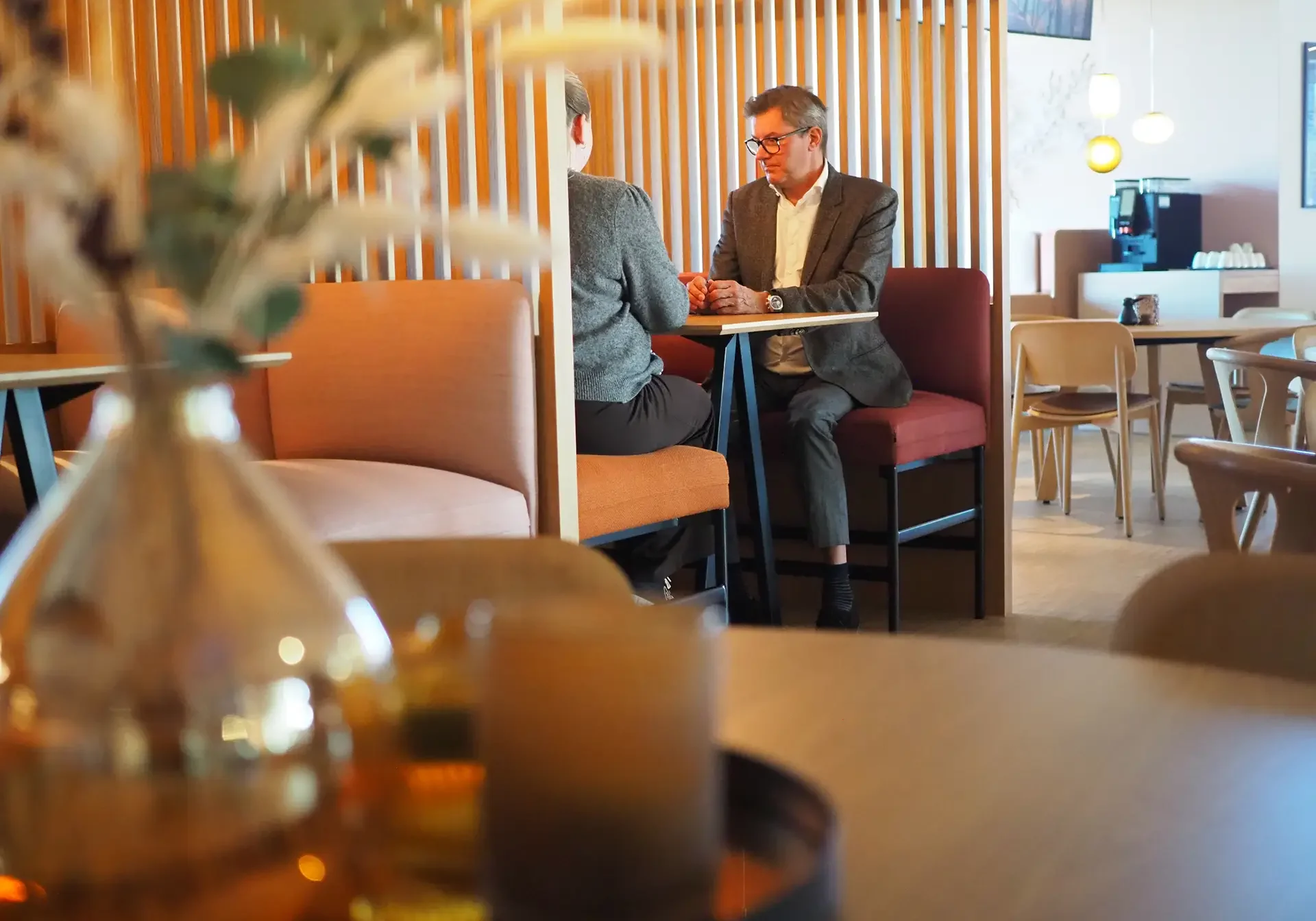 Kantinen fungerer like godt til lunsj som til små, uformelle møter.